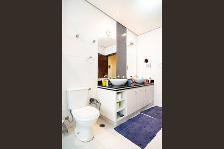 Casa à venda com 332m², 4 quartos e 4 vagasBanheiro Suíte Master