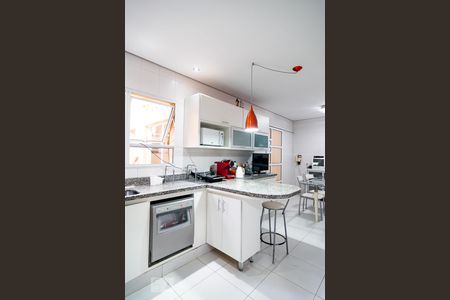 Casa à venda com 332m², 4 quartos e 4 vagasCozinha