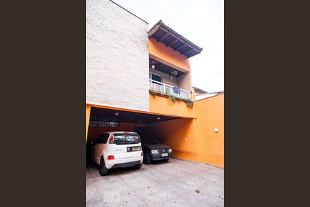 Casa à venda com 332m², 4 quartos e 4 vagasFachada / Garagem
