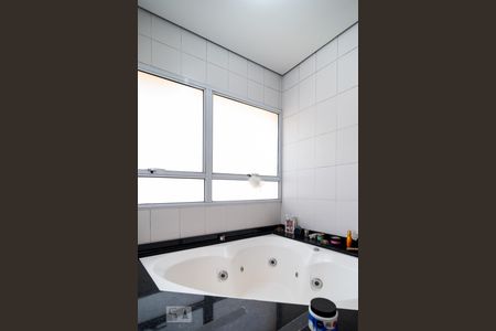 Casa à venda com 332m², 4 quartos e 4 vagasBanheiro Suíte Master