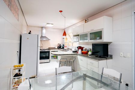 Casa à venda com 332m², 4 quartos e 4 vagasCozinha