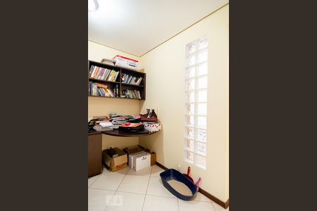 Casa à venda com 332m², 4 quartos e 4 vagasEscritório