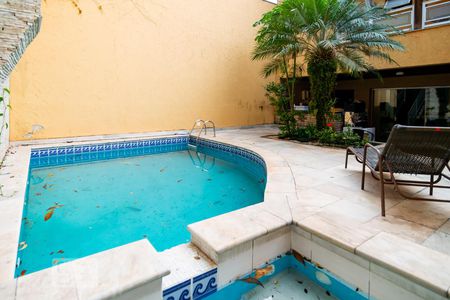 Casa à venda com 332m², 4 quartos e 4 vagasPiscina