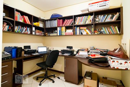 Casa à venda com 332m², 4 quartos e 4 vagasEscritório