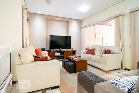 Casa à venda com 332m², 4 quartos e 4 vagasSala