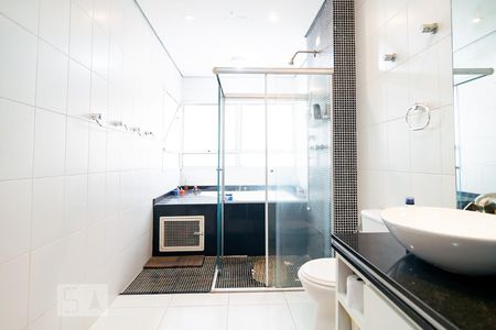 Casa à venda com 332m², 4 quartos e 4 vagasBanheiro Suíte Master