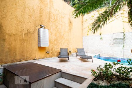 Casa à venda com 332m², 4 quartos e 4 vagasPiscina