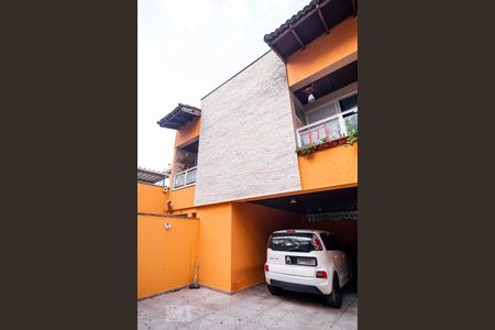 Casa à venda com 332m², 4 quartos e 4 vagasFachada / Garagem