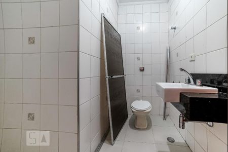 Casa à venda com 135m², 2 quartos e 2 vagas Casa à venda com 135m², 2 quartos e 2 vagasBanheiro