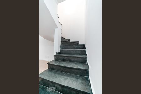 Escadas Quartos de casa à venda com 2 quartos, 135m² em Vila Nova Mazzei, São Paulo