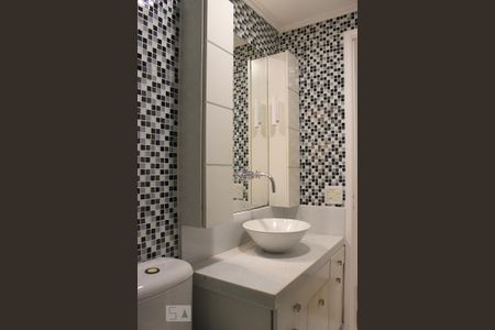 Apartamento para alugar com 88m², 2 quartos e 1 vaga Apartamento para alugar com 88m², 2 quartos e 1 vagaBanheiro da Suíte