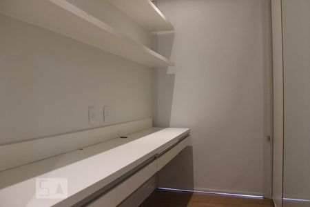 Apartamento para alugar com 88m², 2 quartos e 1 vaga Apartamento para alugar com 88m², 2 quartos e 1 vagaCloset da suíte