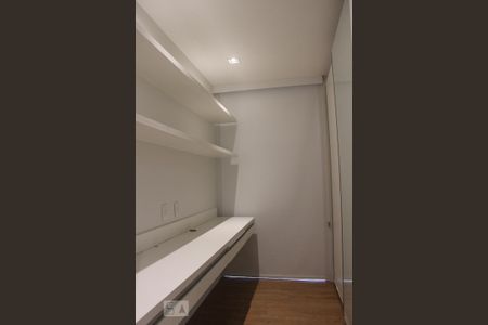 Apartamento para alugar com 88m², 2 quartos e 1 vaga Apartamento para alugar com 88m², 2 quartos e 1 vagaCloset da suíte
