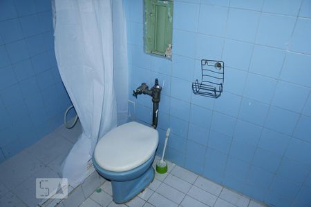 Banheiro de kitnet/studio para alugar com 1 quarto, 40m² em Santa Teresa, Rio de Janeiro