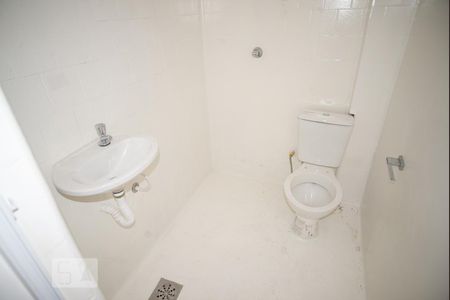 Banheiro de kitnet/studio para alugar com 1 quarto, 35m² em Centro, Rio de Janeiro