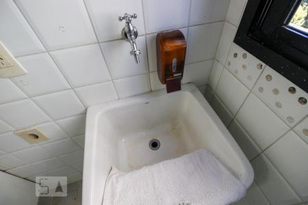 Apartamento à venda com 74m², 2 quartos e 2 vagas Apartamento à venda com 74m², 2 quartos e 2 vagasDetalhe Área de Serviço