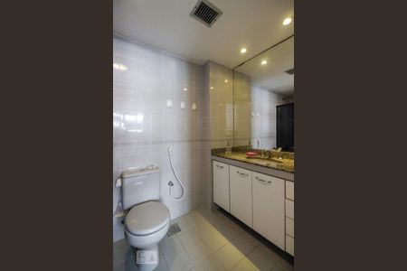 Apartamento à venda com 74m², 2 quartos e 2 vagas Apartamento à venda com 74m², 2 quartos e 2 vagasBanheiro da Suíte