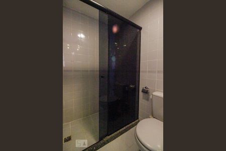 Apartamento à venda com 74m², 2 quartos e 2 vagas Apartamento à venda com 74m², 2 quartos e 2 vagasBanheiro da Suíte