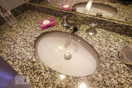 Apartamento à venda com 74m², 2 quartos e 2 vagas Apartamento à venda com 74m², 2 quartos e 2 vagasDetalhe Banheiro da Suíte