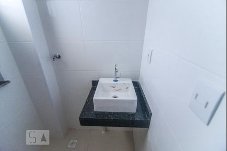 Banheiro de apartamento para alugar com 2 quartos, 39m² em Vila Esperança, São Paulo