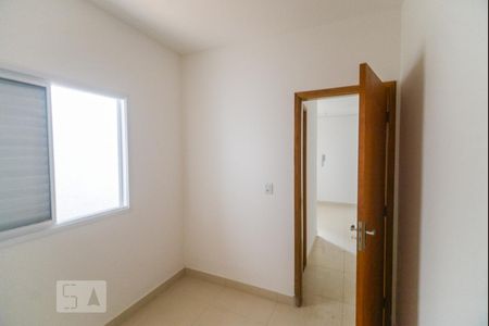 Quarto 2 de apartamento para alugar com 2 quartos, 39m² em Vila Esperança, São Paulo