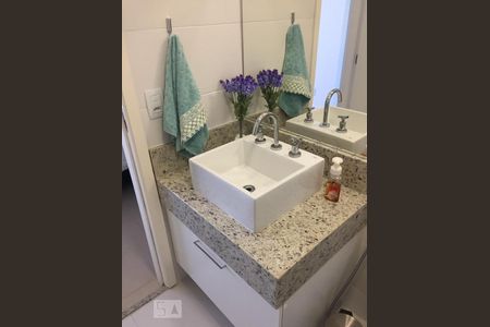 Apartamento para alugar com 80m², 2 quartos e 1 vaga
