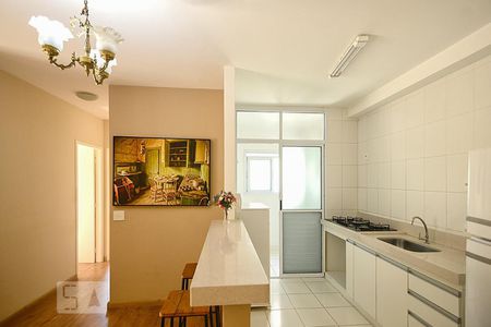 Cozinha de apartamento para alugar com 2 quartos, 60m² em Jardim Tupanci, Barueri