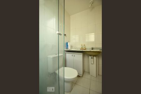 Banheiro da Suíte de apartamento para alugar com 2 quartos, 60m² em Jardim Tupanci, Barueri