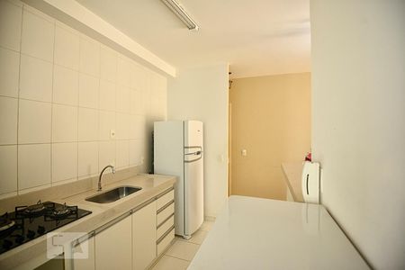 Cozinha de apartamento para alugar com 2 quartos, 60m² em Jardim Tupanci, Barueri