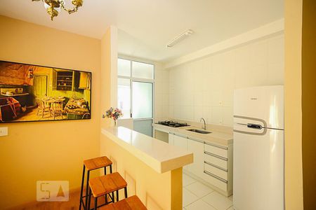 Cozinha de apartamento para alugar com 2 quartos, 60m² em Jardim Tupanci, Barueri