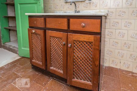 Casa à venda com 70m², 2 quartos e sem vagaBanheiro Social - Armários