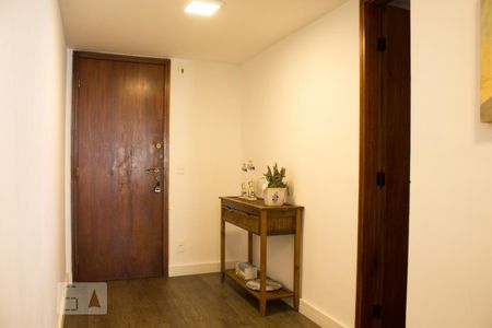 Hall de Entrada de apartamento para alugar com 2 quartos, 108m² em Barra da Tijuca, Rio de Janeiro