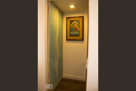 Apartamento para alugar com 108m², 2 quartos e 1 vaga Apartamento para alugar com 108m², 2 quartos e 1 vagaCorredor - Louçario