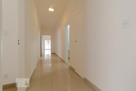 Casa à venda com 248m², 7 quartos e 4 vagasCorredor