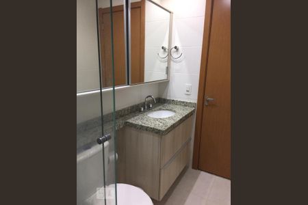 Banheiro de apartamento para alugar com 3 quartos, 90m² em Cavalhada, Porto Alegre
