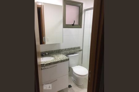 Banheiro da suíte de apartamento para alugar com 3 quartos, 90m² em Cavalhada, Porto Alegre