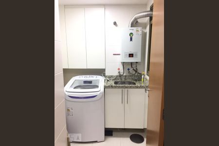 Área de serviço de apartamento para alugar com 3 quartos, 90m² em Cavalhada, Porto Alegre