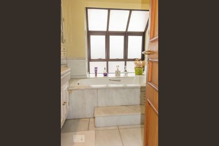 Apartamento à venda com 280m², 4 quartos e 4 vagasBanheiro da Suíte 4