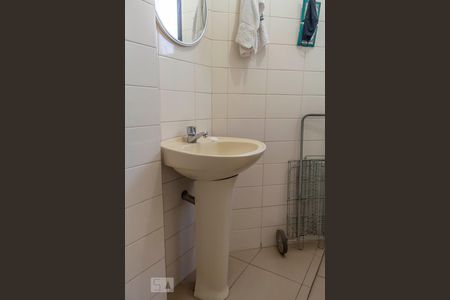 Apartamento à venda com 280m², 4 quartos e 4 vagasBanheiro de Serviço