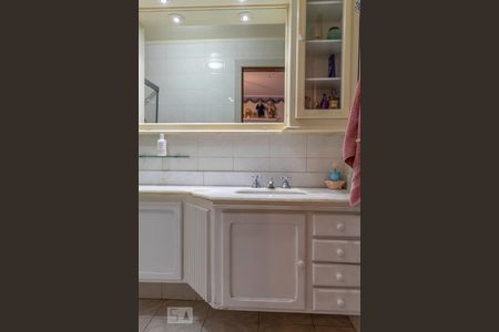 Apartamento à venda com 280m², 4 quartos e 4 vagasBanheiro da Suíte 1