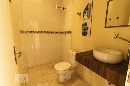 Banheiro de casa à venda com 2 quartos, 80m² em Jardim Piqueroby, São Paulo