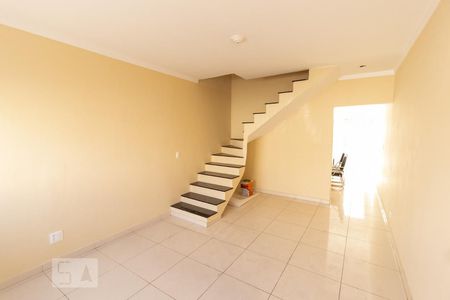 Sala de casa à venda com 2 quartos, 80m² em Jardim Piqueroby, São Paulo