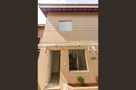 Casa de condomínio para alugar com 80m², 2 quartos e 2 vagasFachada