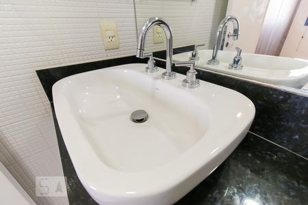 Apartamento à venda com 86m², 3 quartos e 2 vagasBanheiro da Suíte