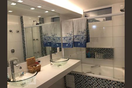 Banheiro da Suíte de apartamento para alugar com 3 quartos, 110m² em Icaraí, Niterói