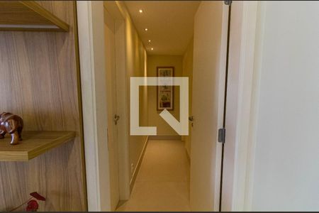 Apartamento à venda com 167m², 3 quartos e 3 vagas Apartamento à venda com 167m², 3 quartos e 3 vagasCorredor