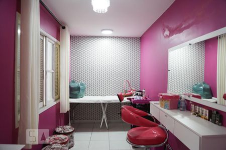 Casa à venda com 110m², 3 quartos e 2 vagasQuarto de Serviço