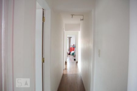 Casa à venda com 110m², 3 quartos e 2 vagasCorredor