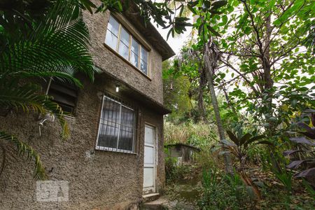 Casa à venda com 372m², 3 quartos e 3 vagas Casa à venda com 372m², 3 quartos e 3 vagasEdícula