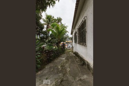 Casa à venda com 372m², 3 quartos e 3 vagas Casa à venda com 372m², 3 quartos e 3 vagasLateral da Casa